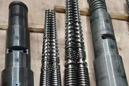 塑料擠出機(jī)機(jī)筒螺桿發(fā)貨前，廠家需要做哪些工作？