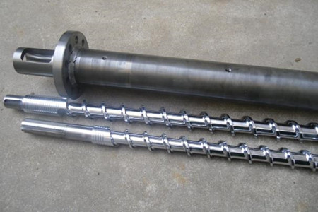 塑料擠出機(jī)機(jī)筒螺桿發(fā)貨前，廠家需要做哪些工作？